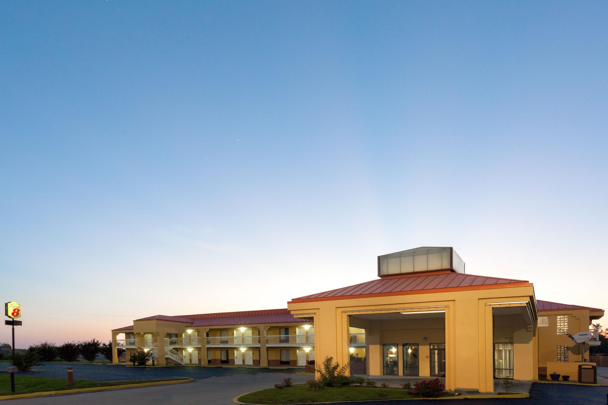 Hotel Super 8 By Wyndham Madison/Ridgeland Area Exterior foto