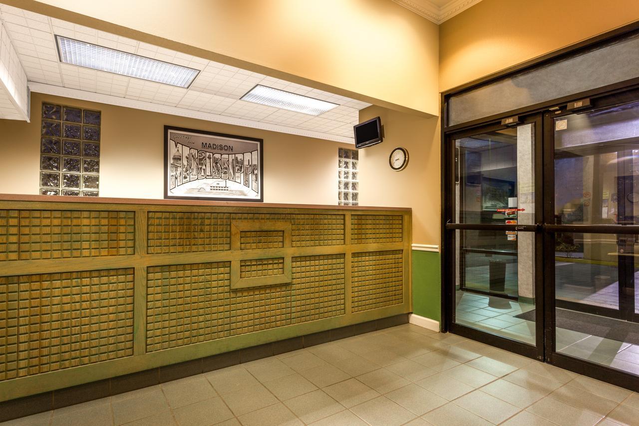Hotel Super 8 By Wyndham Madison/Ridgeland Area Exterior foto